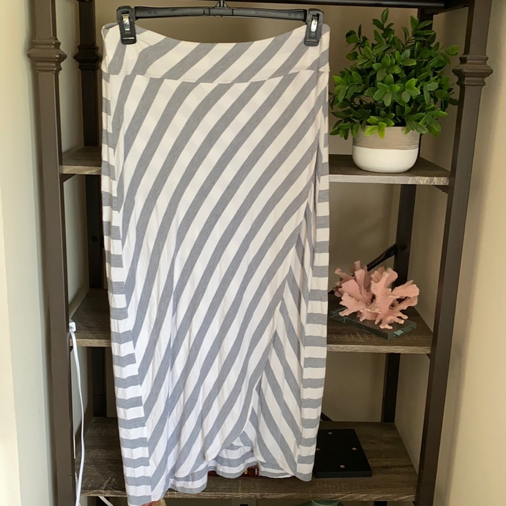 Athleta Gray/Ivory Tulip Hem Skirt Large